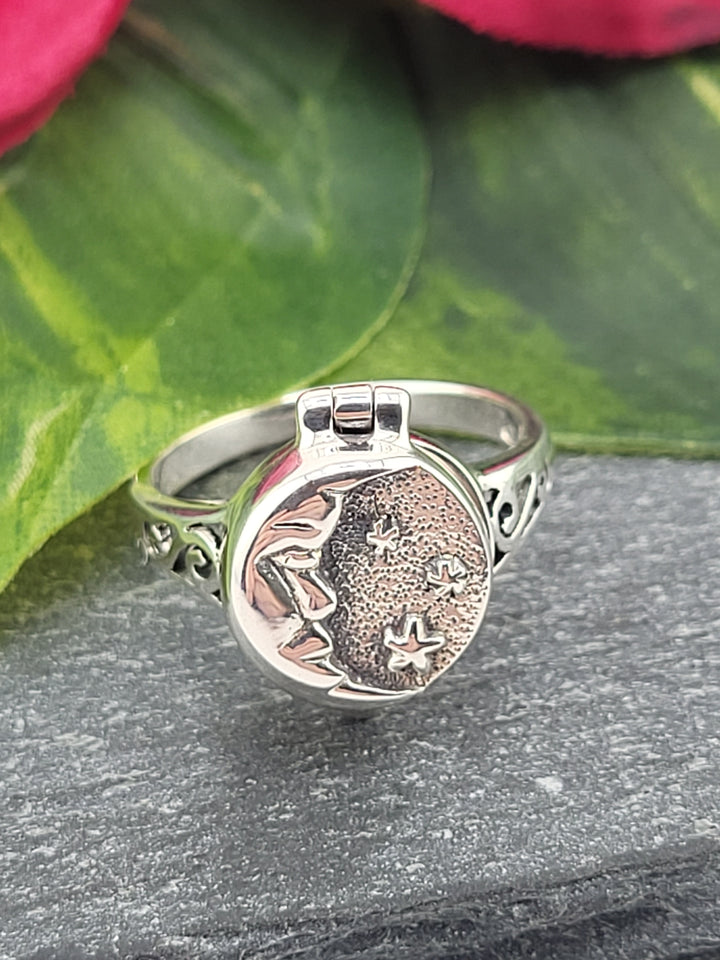 Silver Locket Ring - Moon and Stars - Designer Stamped - Peter Stone - Size 6.25