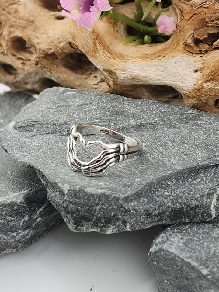 Skeleton Hand Heart Ring Size 4.5