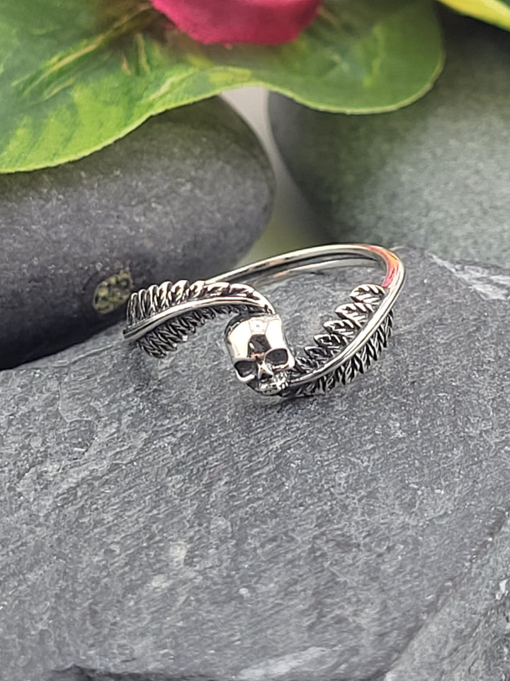 Silver Skull with Leaves Ring - Size 8