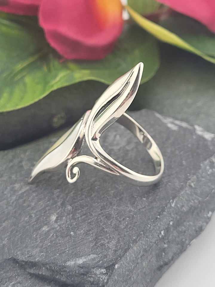 Mother of Pearl Leaf Ring - Size 7.25