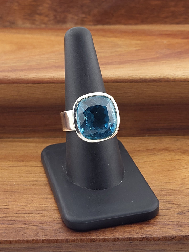 925 Sterling Silver Sky Topaz Ring Size 8