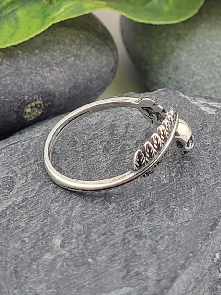 Silver Skull with Leaves Ring - Size 8