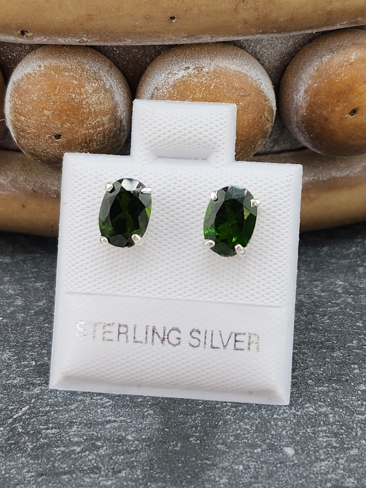 Chrome Diopside Prong Set